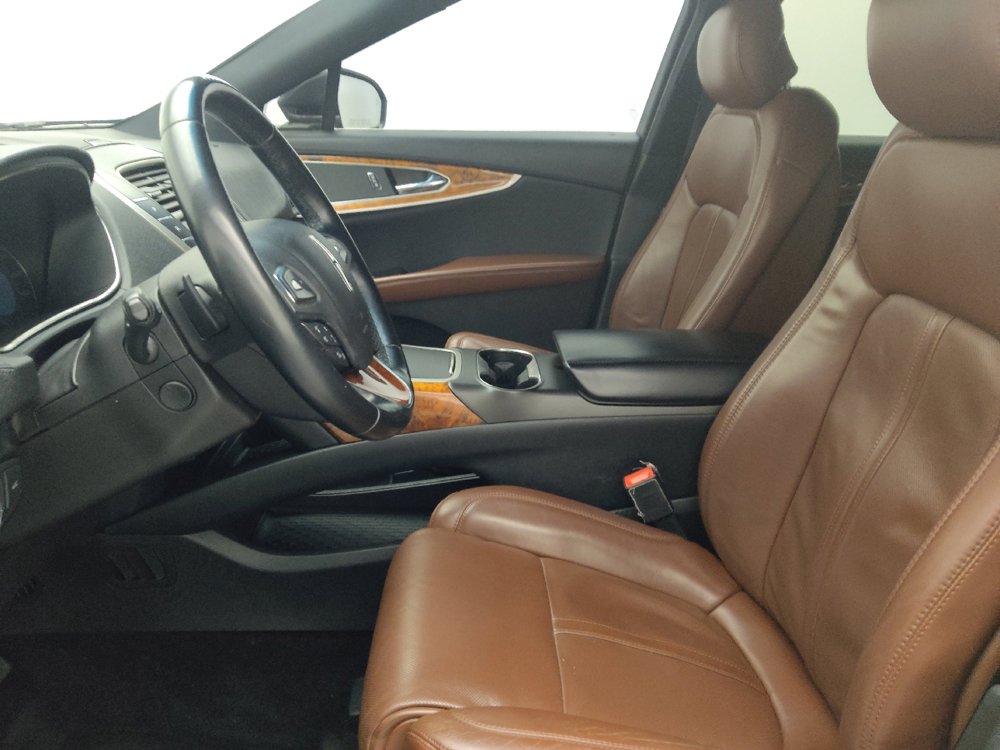 Used 2016 Lincoln MKX Reserve w/ Technology Package FWD image 17