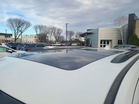 Used 2020 Jeep Grand Cherokee Overland image 3