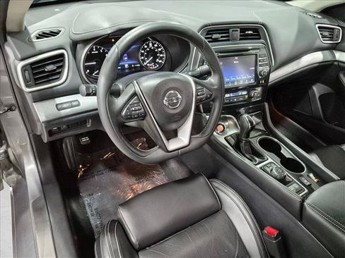 Used 2017 Nissan Maxima 3.5 SV w/ Dynamic Package FWD image 10
