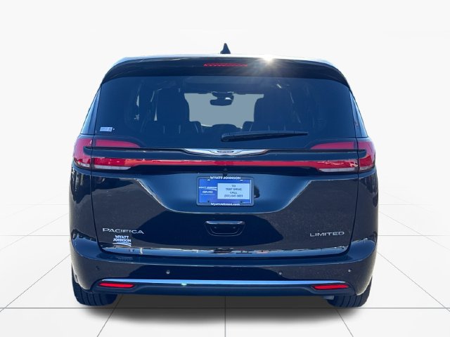 Used 2026 Chrysler Pacifica Limited FWD image 4
