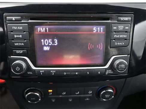 Used 2017 Nissan Sentra SV image 3