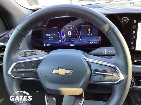 Used 2026 Chevrolet Equinox LT FWD image 30