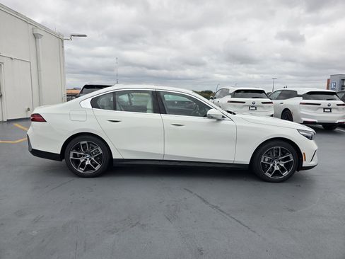 New 2026 BMW 530i xDrive w/ Premium Package image 2