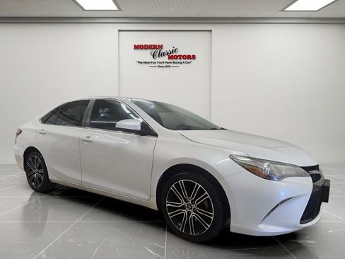 Used 2016 Toyota Camry SE image 1