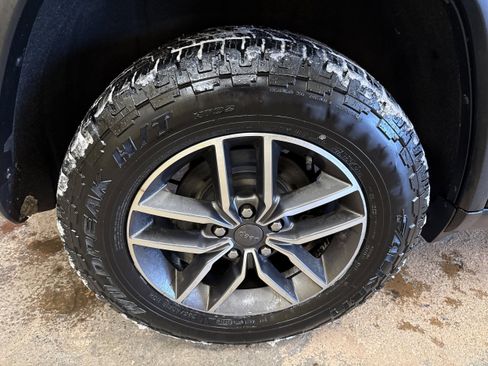 Used 2020 Jeep Grand Cherokee Laredo w/ Quick Order Package 2BN North image 11