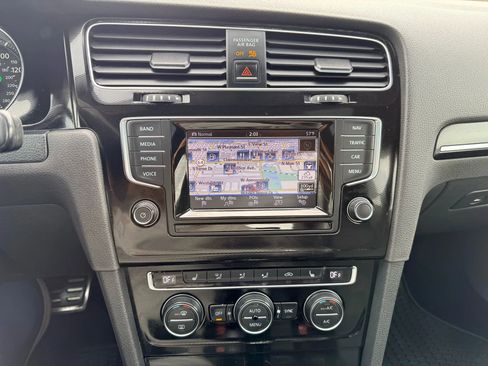 Used 2015 Volkswagen Golf 4-Door image 15