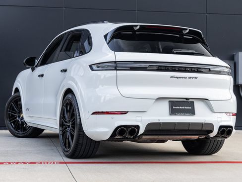 Certified 2025 Porsche Cayenne GTS AWD/4WD image 3