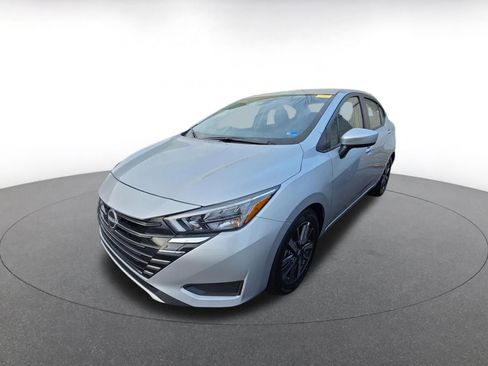 Used 2025 Nissan Versa SV image 3