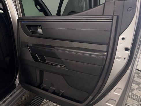 Used 2024 Toyota Tundra Platinum AWD/4WD image 28