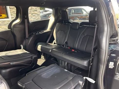 Used 2025 Chrysler Pacifica Select FWD image 16