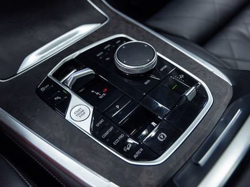 Certified 2025 BMW X7 xDrive40i AWD/4WD image 19