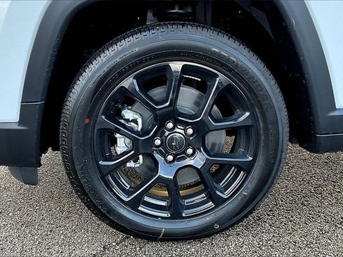 New 2026 Jeep Compass Latitude image 12