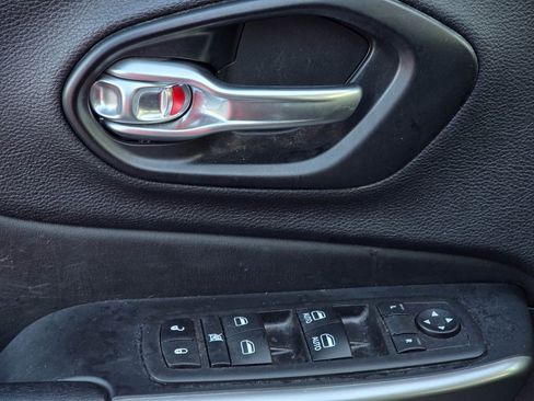 Used 2021 Jeep Cherokee Latitude Lux 80th Anniv w/ Quick Order Package 26U 80TH image 9