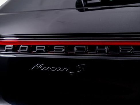 Used 2022 Porsche Macan S w/ Premium Package Plus image 15