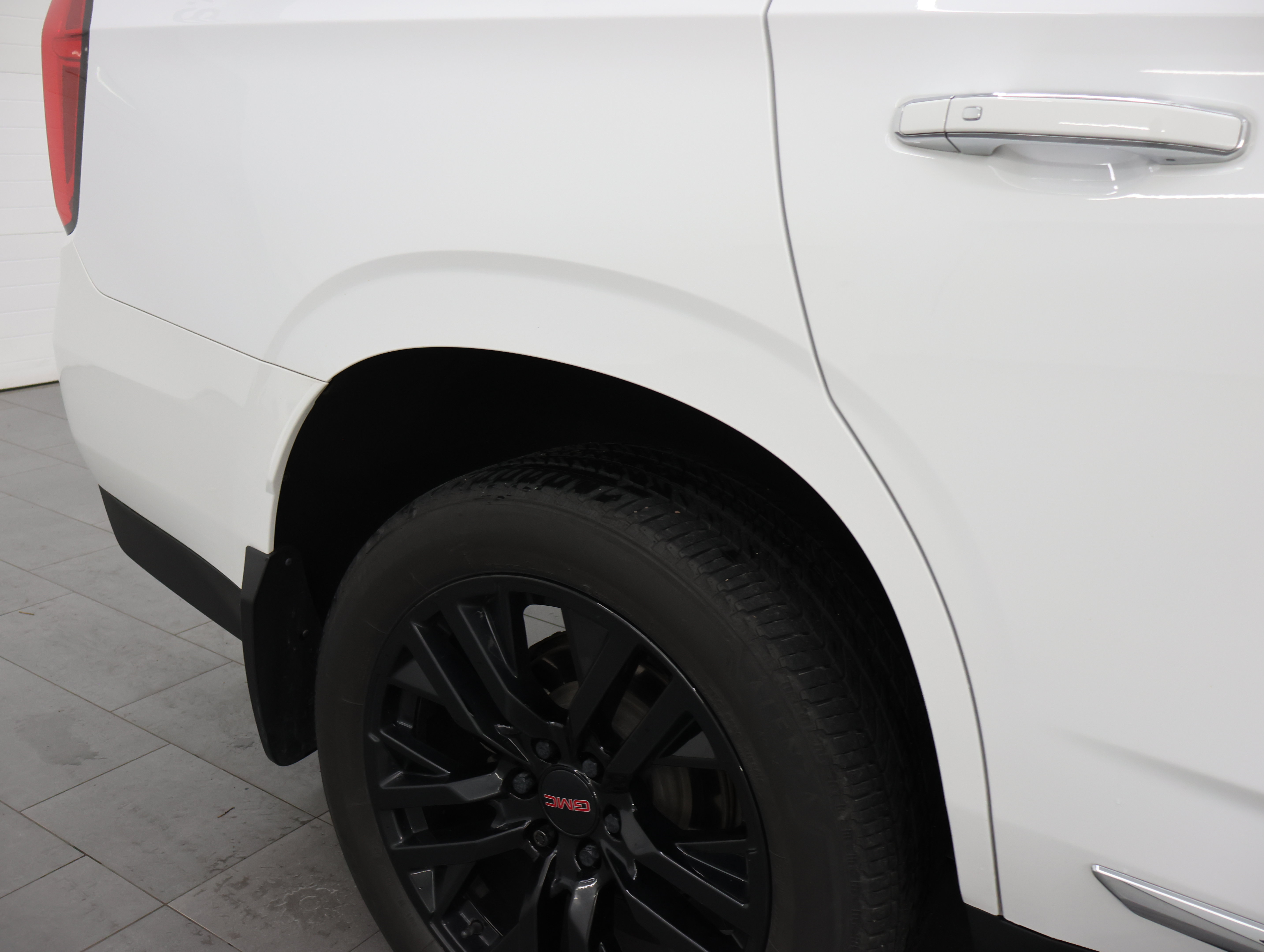 Used 2023 GMC Yukon SLT AWD/4WD image 33