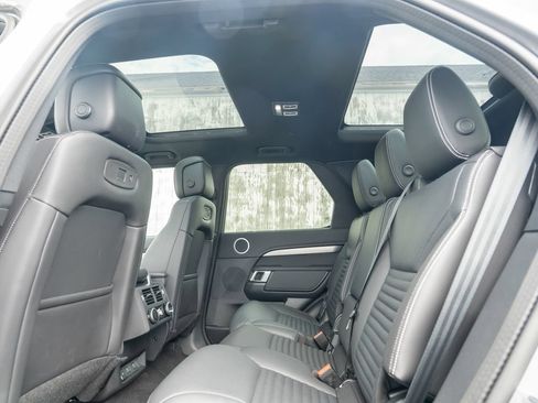 Certified 2025 Land Rover Discovery Dynamic SE AWD/4WD image 34