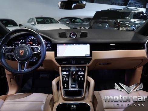Used 2021 Porsche Cayenne Coupe w/ Premium Package image 28