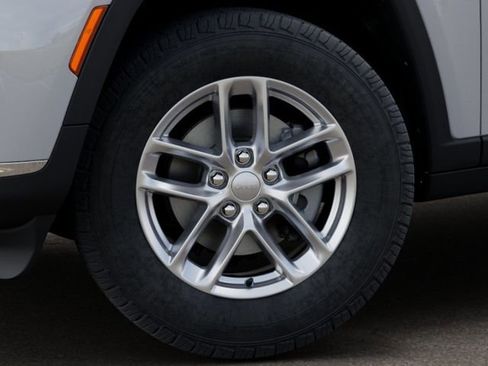 New 2025 Jeep Grand Cherokee L Laredo image 8