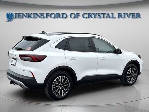 New 2026 Ford Escape SE w/ Class II Trailer Tow Package FWD image 9