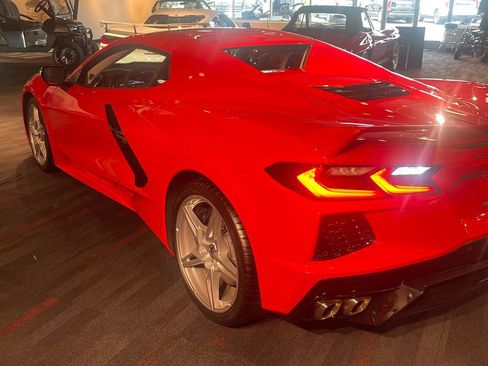 Used 2023 Chevrolet Corvette Stingray Premium Conv w/ Z51 Performance Package RWD image 3