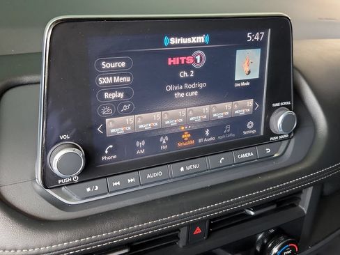Used 2025 Nissan Rogue SV FWD image 18