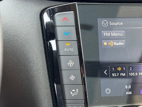 Used 2023 INFINITI QX50 Luxe AWD/4WD image 18