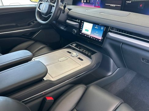New 2026 Lincoln Navigator Reserve w/ Jet Appearance Package AWD/4WD image 16