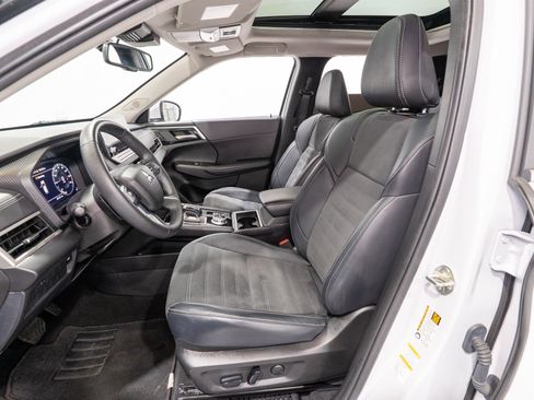 Used 2024 Mitsubishi Outlander SE Black Edition FWD image 15