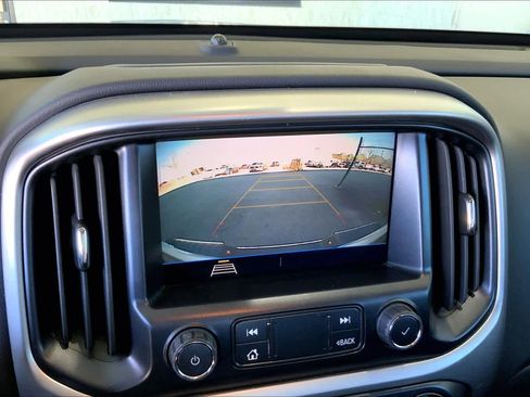 Used 2022 Chevrolet Colorado LT w/ Chrome Appearance Package image 27