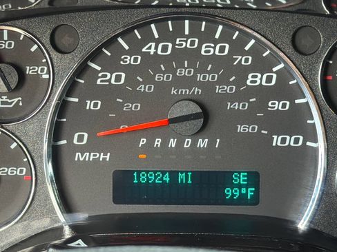 Used 2023 Chevrolet Express 2500 RWD image 39
