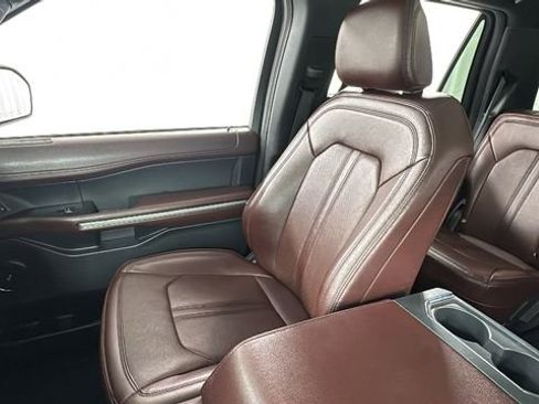 Used 2024 Ford Expedition Limited image 13