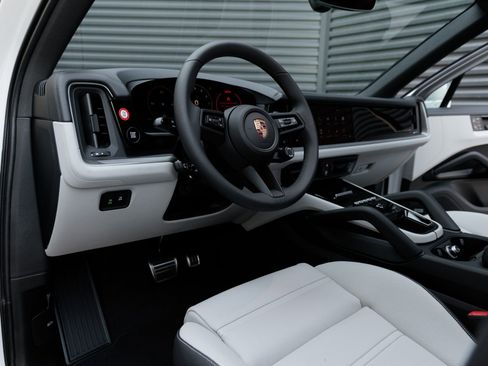New 2025 Porsche Cayenne S AWD/4WD image 4