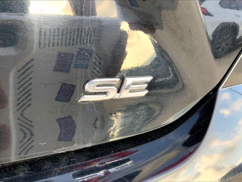 Used 2025 Toyota Camry SE FWD image 10