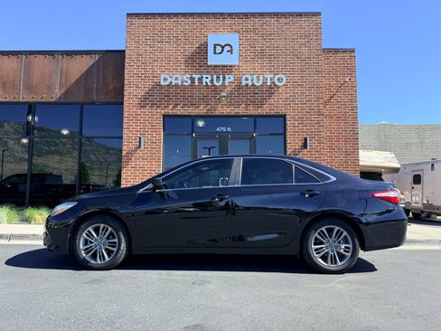 Used 2015 Toyota Camry SE FWD image 3