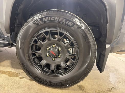 Used 2025 Toyota 4Runner TRD Off-Road Premium image 30