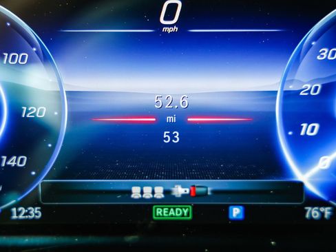 Used 2024 Mercedes-Benz EQB 300 4MATIC image 23