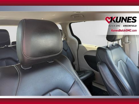 Used 2023 Chrysler Pacifica Touring-L FWD image 35