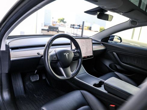 Used 2018 Tesla Model 3 Mid Range RWD image 9