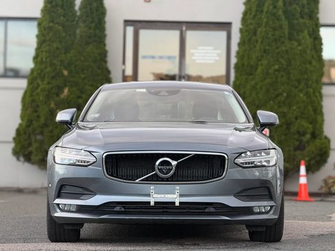 Used 2018 Volvo S90 T5 Momentum w/ Convenience Package FWD image 2