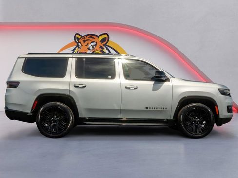 Used 2023 Jeep Wagoneer Series II AWD/4WD image 4