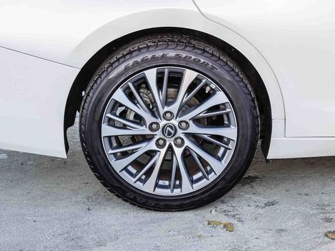 Used 2021 Lexus ES 250 w/ Premium Package image 12