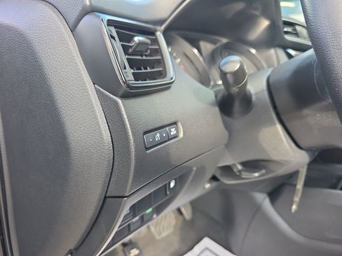 Used 2018 Nissan Rogue S FWD image 20