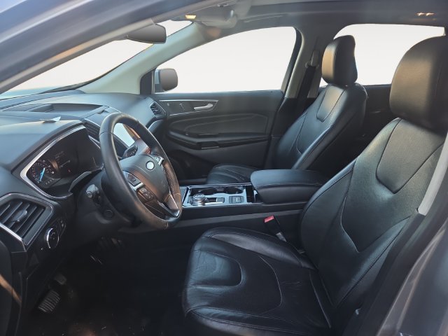 Used 2020 Ford Edge Titanium w/ Equipment Group 301A FWD image 9