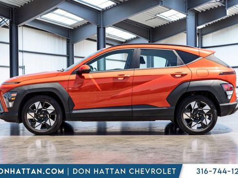 Used 2025 Hyundai Kona SEL FWD image 2