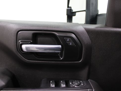 Used 2020 Chevrolet Silverado 1500 Custom w/ Custom Max Trailering Package image 8