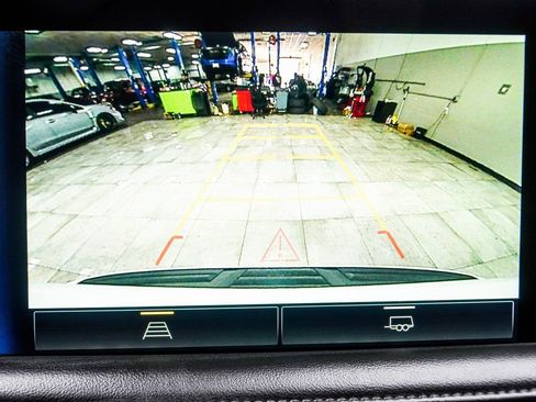 Used 2024 Chevrolet Suburban LT image 26