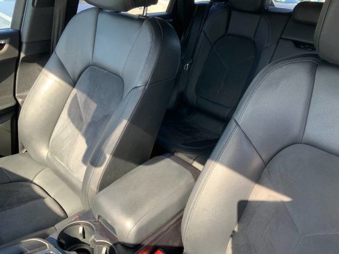 Used 2019 Porsche Macan AWD/4WD image 31
