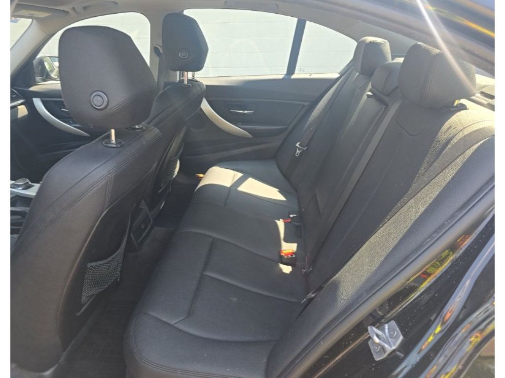 Used 2018 BMW 320i xDrive Sedan AWD/4WD image 8