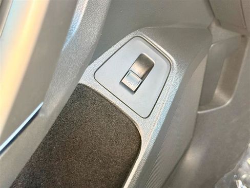 Used 2018 Volkswagen Tiguan SEL AWD/4WD image 26