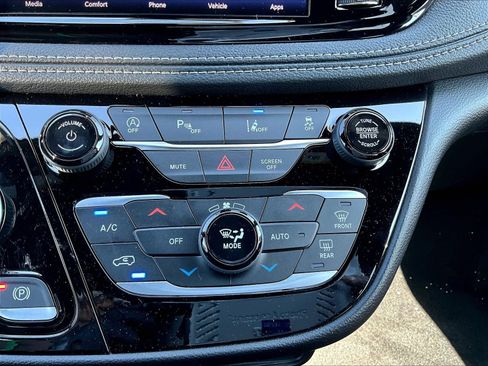 New 2027 Chrysler Pacifica Select AWD/4WD image 25
